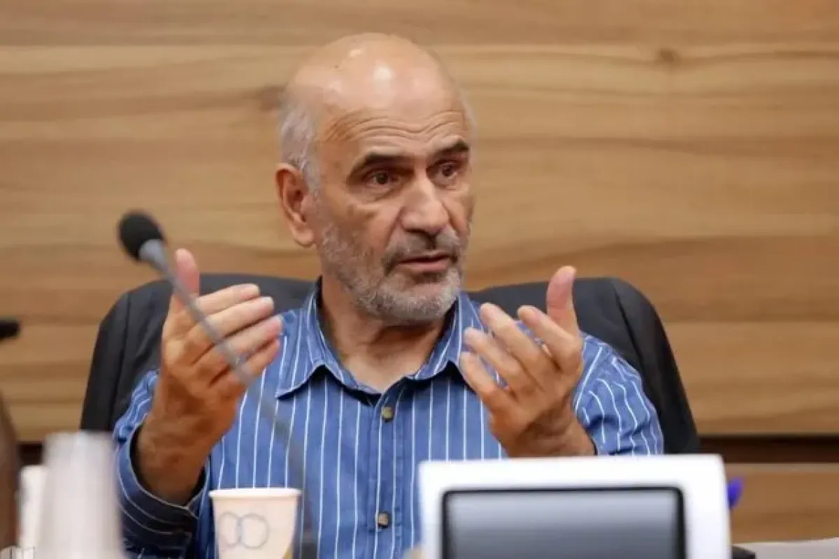 فرشاد مومنی: نوشتن شرافتمندانه درباره اقتصاد ایران هزینه‌ سنگینی دارد