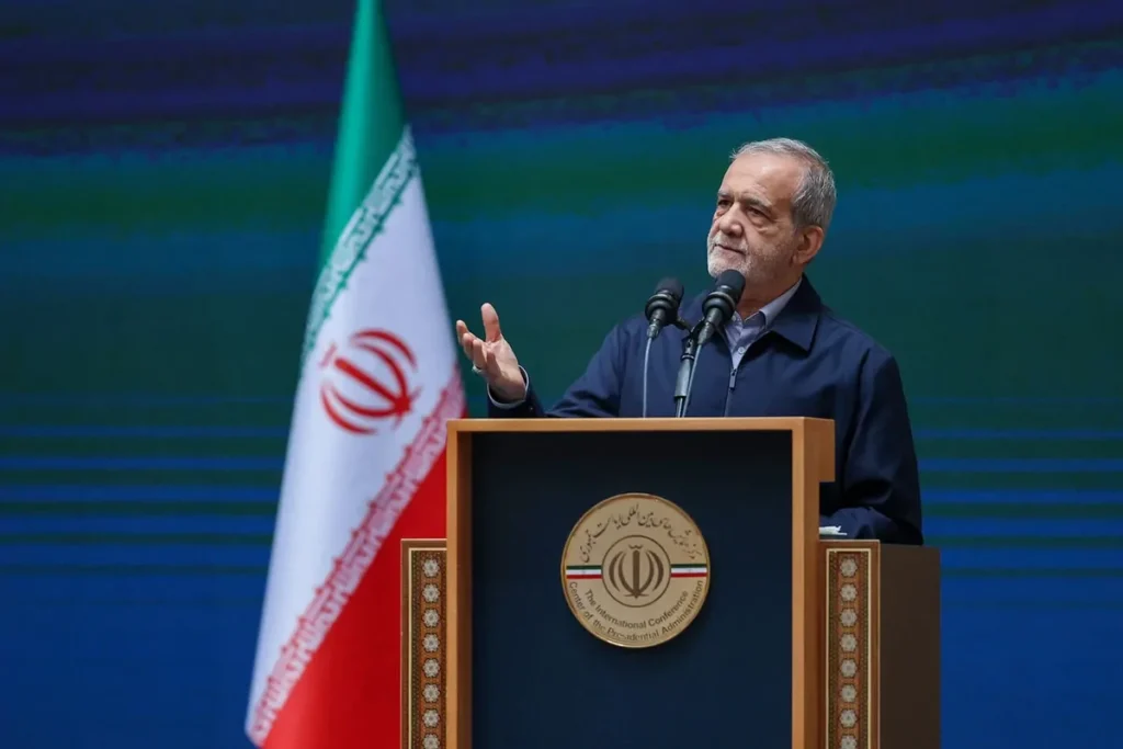 هر مسئله‌ای را که به مثابه تحریم داخلی مزاحمتی برای فعالان اقتصادی ایجاد کرده است رفع می‌کنیم