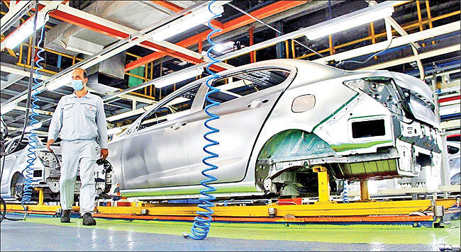 ورود رسمی یک بازیگر جدید به منازعه چندساله قیمت گذاری خودرو/ حذف بی‌سروصدای شورای رقابت؟