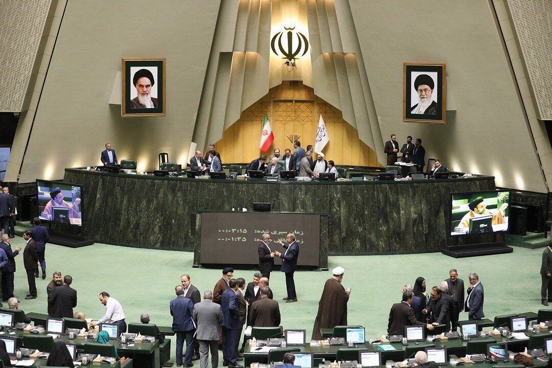 از رد شایعه توافق ایران با تلگرام تا ساخت 8 نیروگاه اتمی جدید در ایران