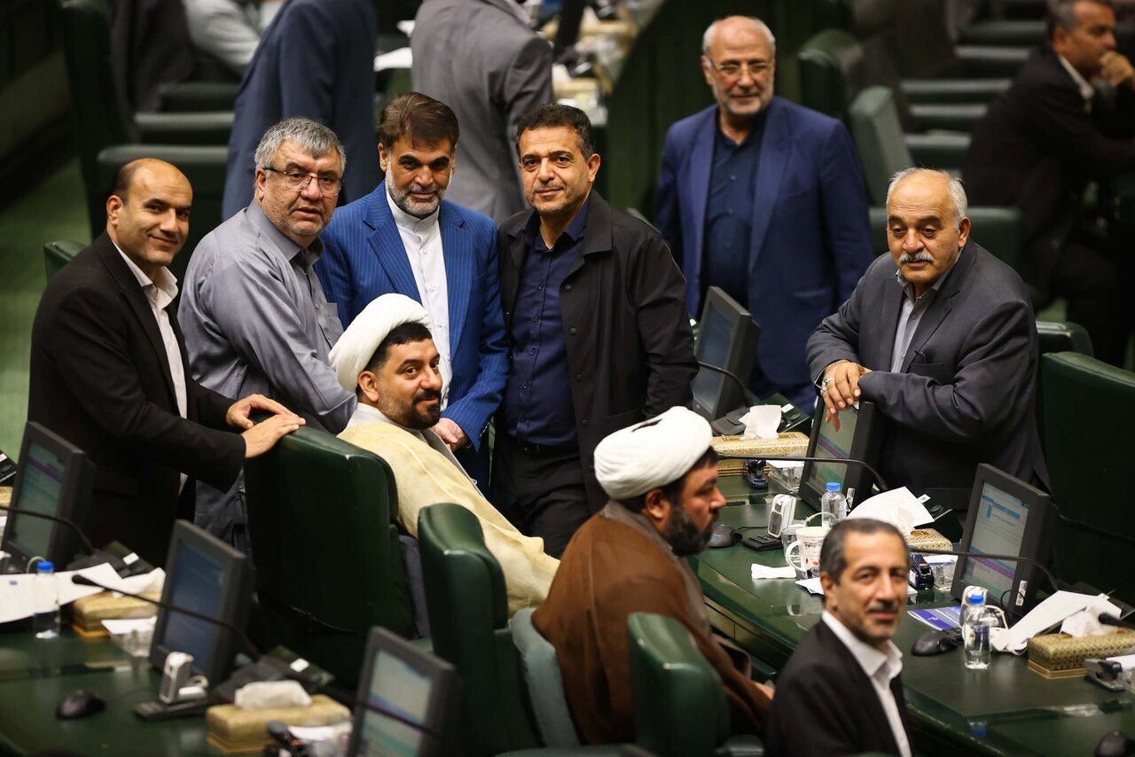 از رد شایعه توافق ایران با تلگرام تا ساخت 8 نیروگاه اتمی جدید در ایران
