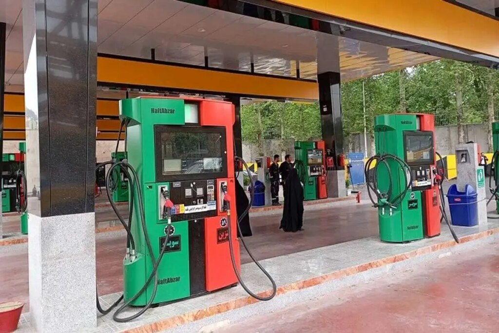 سخنگوی دولت: دولت قصد تغییر قیمت بنزین سهمیه‌ای را ندارد