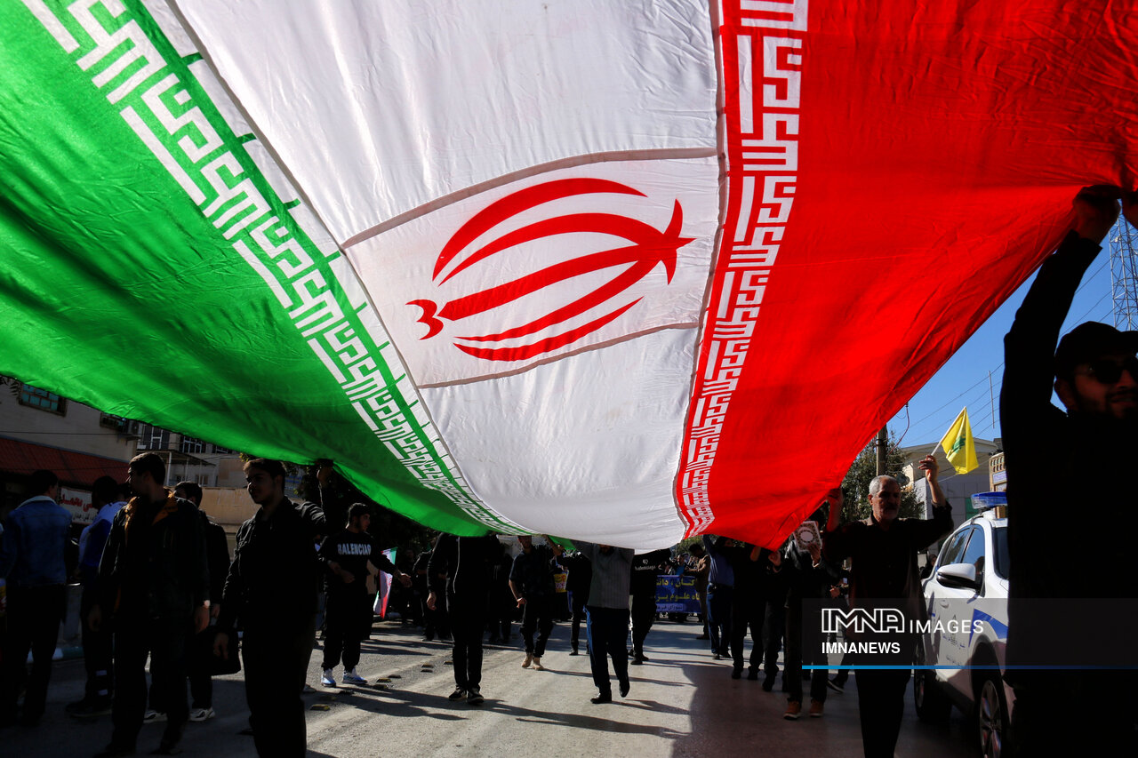 روایتی از حضور پرشور در راهپیمایی 13 آبان و تجلی وحدت نسل ها