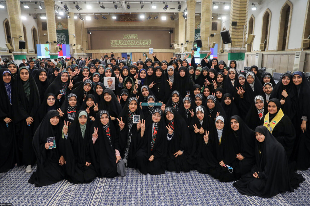 ما نسل ضد هستیم، نسل ضد استکبار