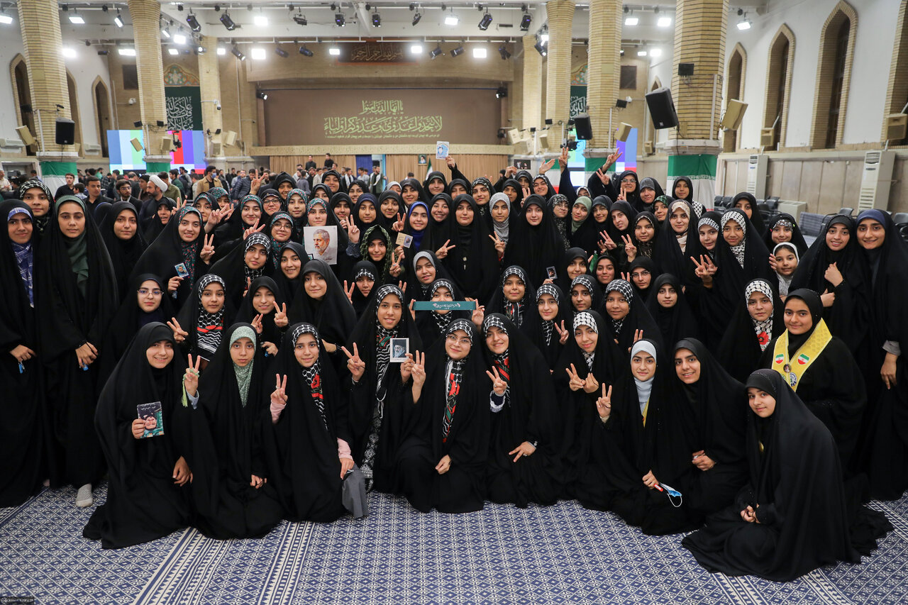 ما نسل ضد هستیم، نسل ضد استکبار