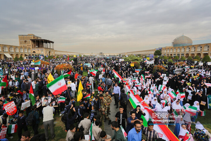 فریاد استکبار ستیزی از دل نصف جهان آغاز شد/ راهپیمایی 13 آبان در اصفهان آغاز شد.