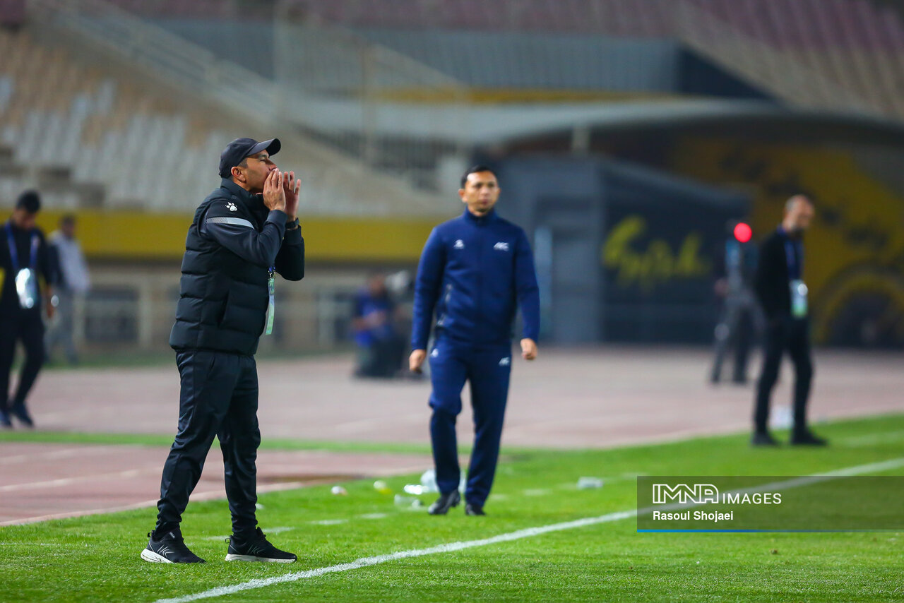 سرمربی آخال: سپاهان از داور تشکر کند/ تیم حریف با 14 بازیکن بازی می کرد!