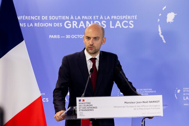 وزیر خارجه فرانسه: آزادی اتباع فرانسوی ارتباطی با موضوع هسته‌ای و لغو تحریم‌ها ندارد / لغو تحریم‌ها باید با توافق و اجماع اعضای شورای امنیت باشد؛ با این حال، ما همیشه گفته‌ایم که آماده مذاکره هستیم