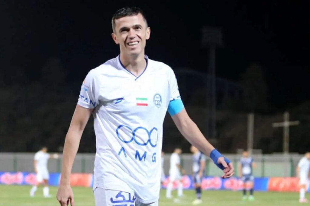 بهترین آلبانیایی لیگ ایران; رقابت آسان با ستاره سابق سپاهان