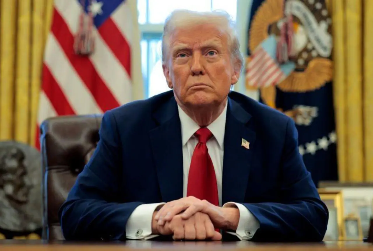 ترامپ: به دلیل برنامه‌های آزمایشی سایر کشورها، به «وزارت جنگ» دستور داده‌ام که آزمایش سلاح‌های هسته‌ای را در سطح برابر آغاز کند