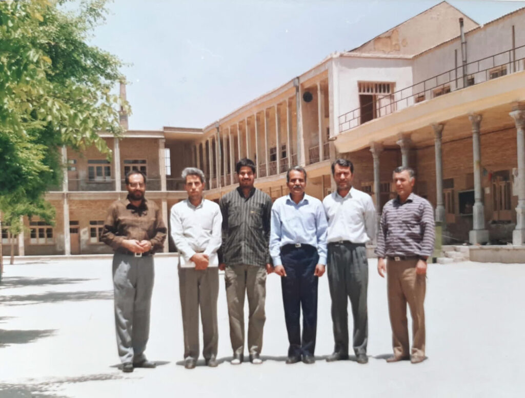 از صف صبح تا صف زندگی دانش آموزان دیروز و امروز; روایت ماندگار مکتب حلبیان