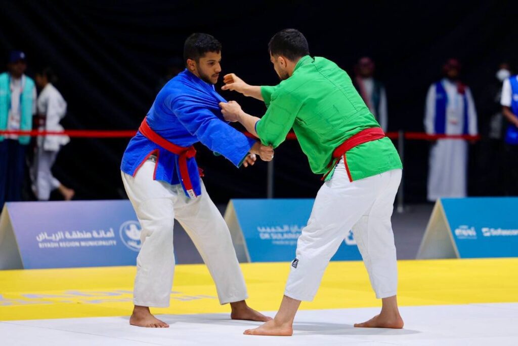 احمدزاده به حریف عرب خود ضربه فنی کرد