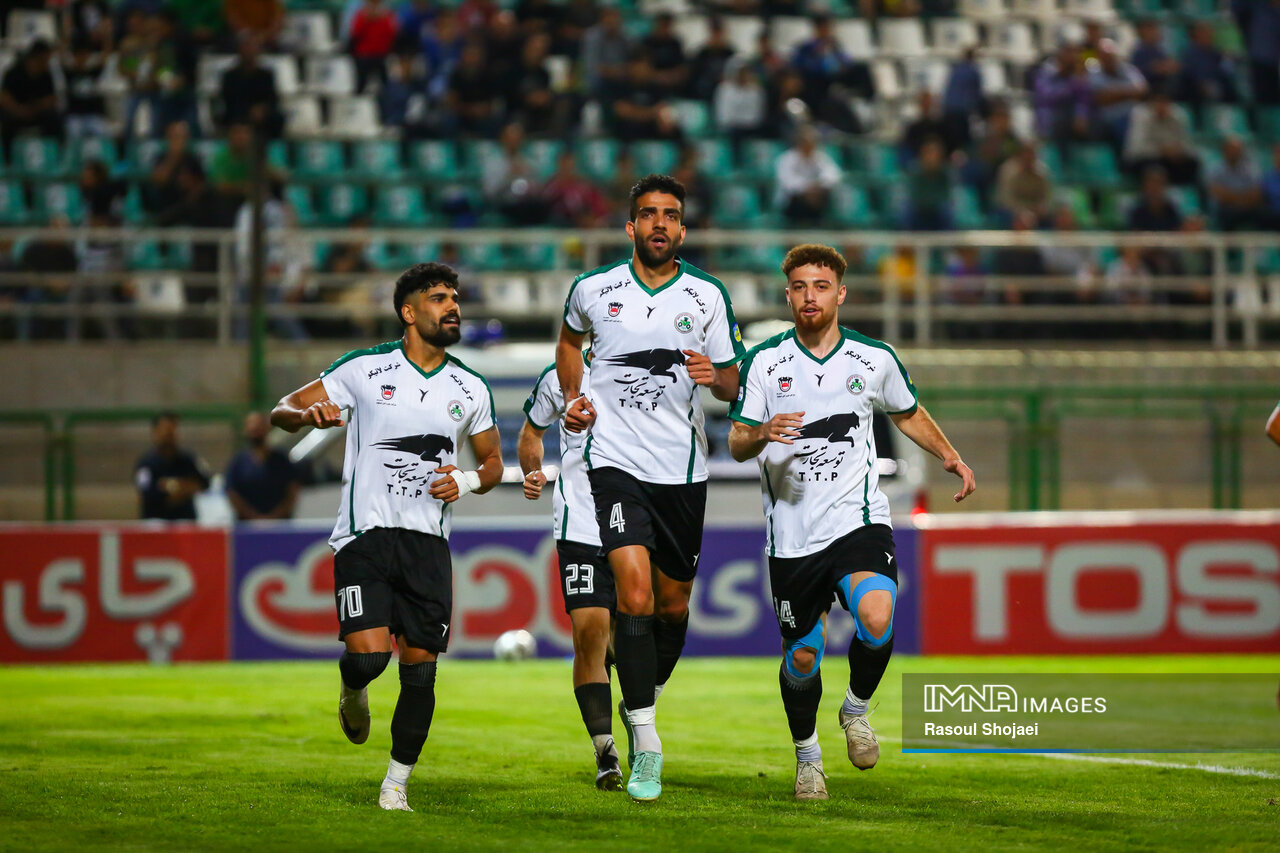 گلغر سیرجان 1 _ ذوب آهن 2 / سورپرایز گلغر در خانه