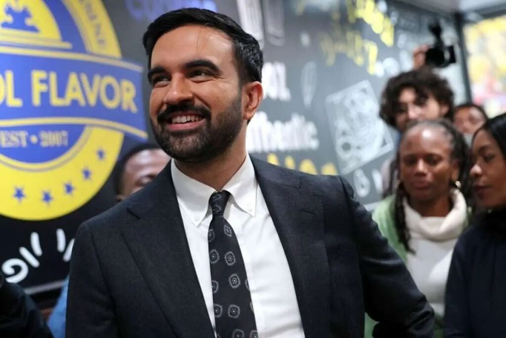 گاردین: بزرگ‌ترین مانع پیش روی «ممدانی» محافظه‌کاران قدیمی دموکرات هستند؛ مانند «چاک شومر» و «نانسی پلوسی» که شاید او را تهدیدی برای نفوذ سنتی خود ببینند