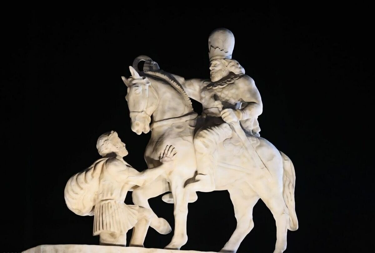 رهبر انقلاب؛ پیوند تاریخ ایران و اسلام در نظام هویت ملی