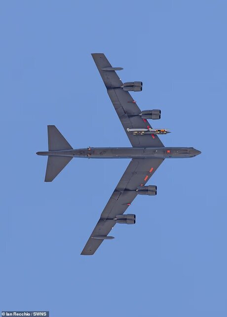 مشاهده موشک اتمی مرگبار جدید آمریکا در یک پرواز آزمایشی مخفی / دیلی میل: این سلاح 10 برابر قدرتمندتر از بمبی است که در اوت 1945 بر روی هیروشیما پرتاب شد.