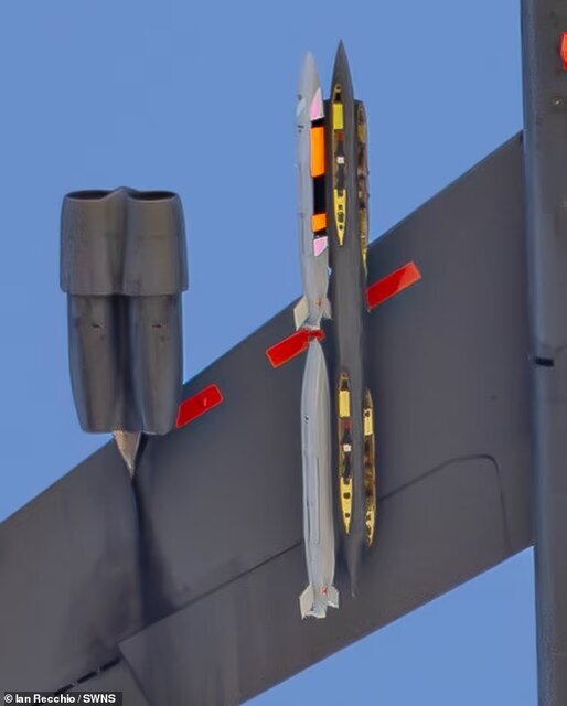 مشاهده موشک اتمی مرگبار جدید آمریکا در یک پرواز آزمایشی مخفی / دیلی میل: این سلاح 10 برابر قدرتمندتر از بمبی است که در اوت 1945 بر روی هیروشیما پرتاب شد.