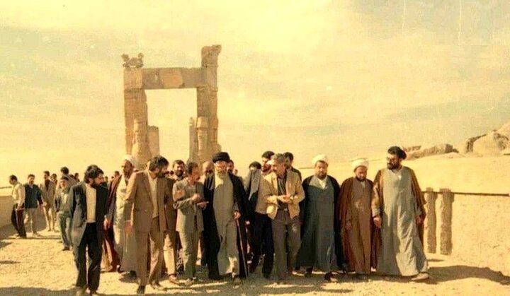 رهبر انقلاب؛ پیوند تاریخ ایران و اسلام در نظام هویت ملی