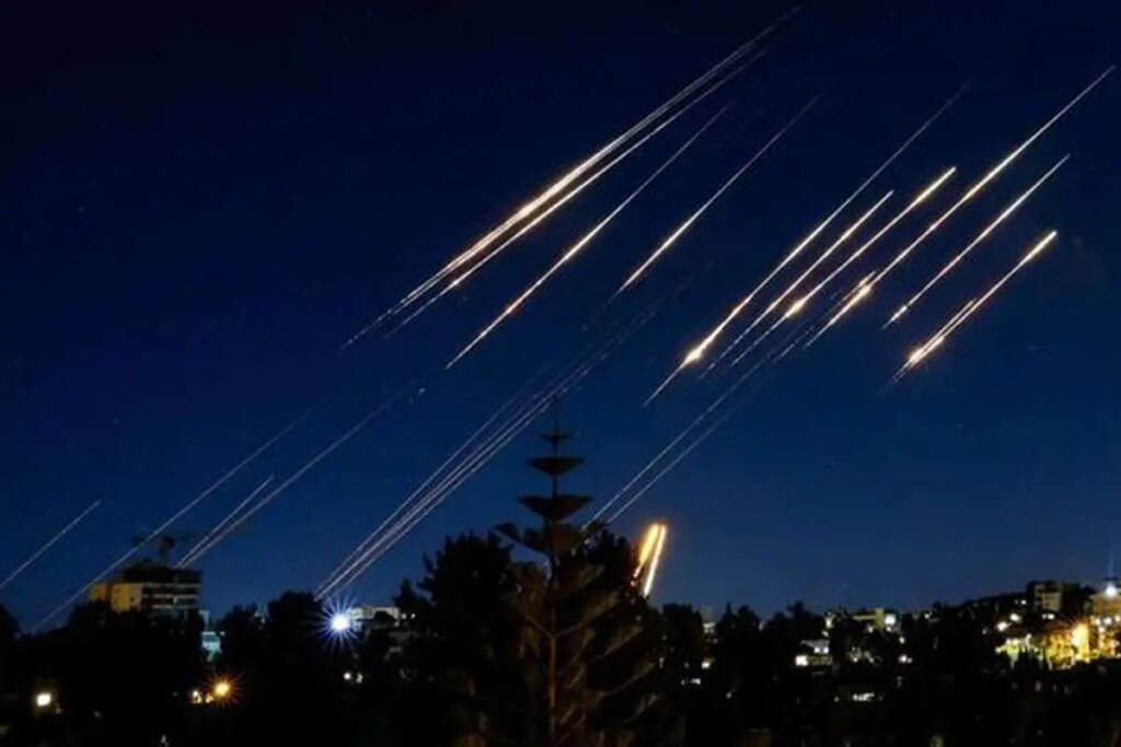 هشدار نیویورک تایمز: ایران در جنگ بعدی 2000 موشک را همزمان شلیک خواهد کرد