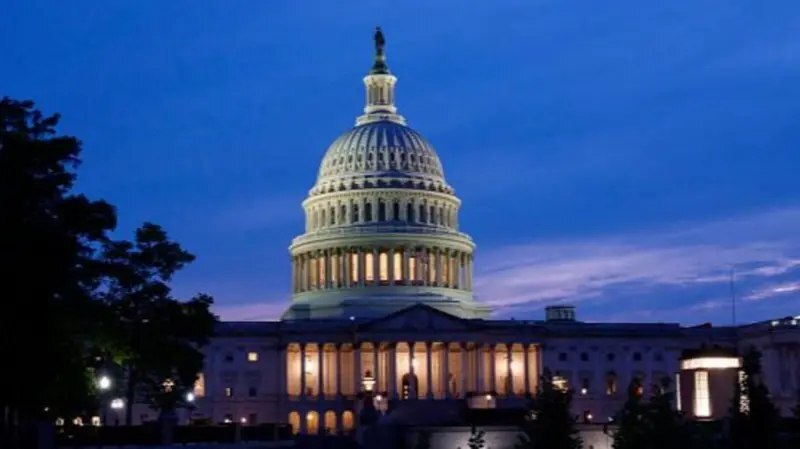 اقدام سناتور‌های آمریکایی برای پایان دادن به طولانی‌ترین تعطیلی دولت در تاریخ آمریکا: حمایت از یک بسته بزرگ برای تأمین کامل بودجه چندین سازمان کلیدی