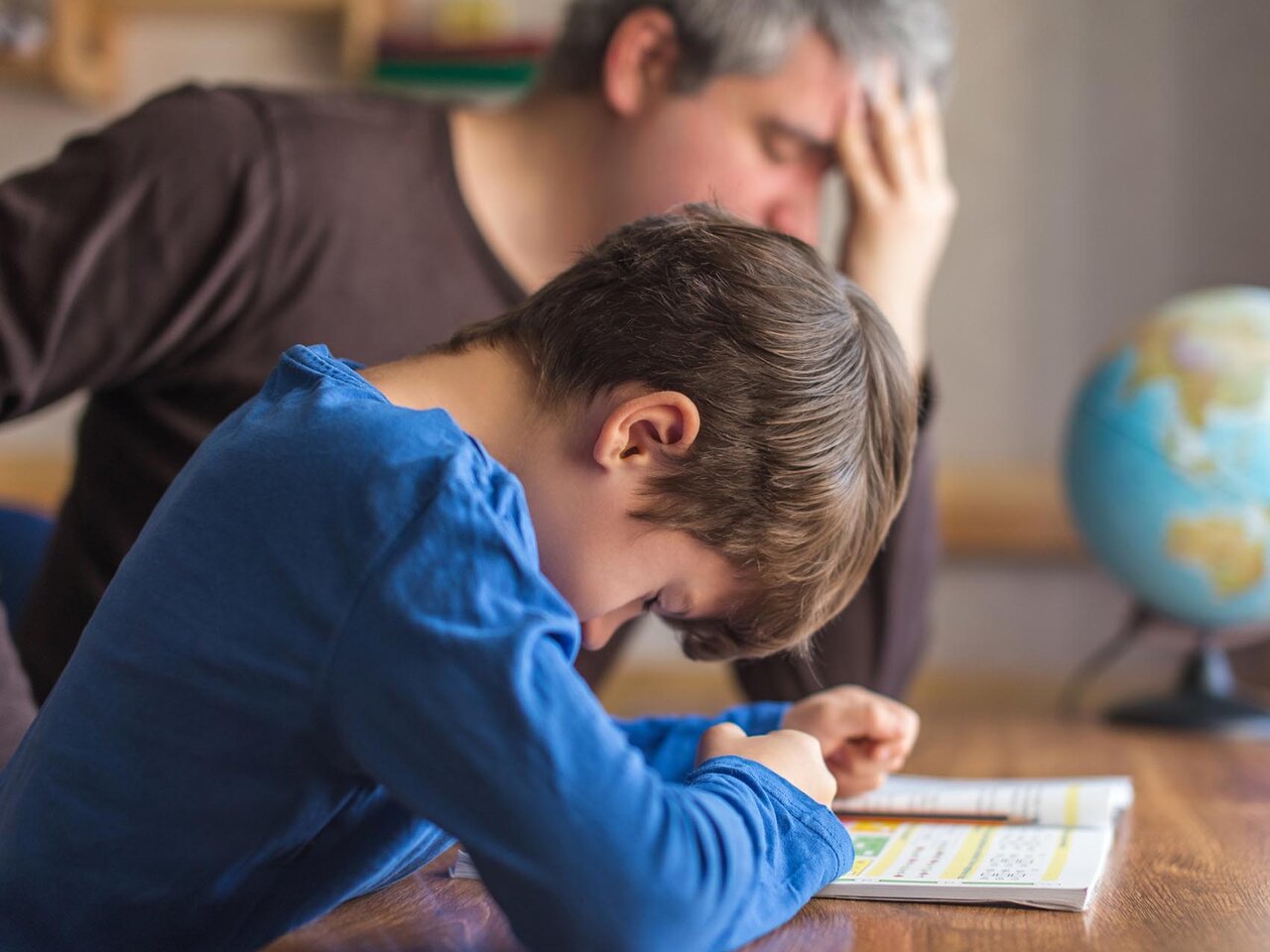 نقش والدین در حمایت عاطفی و تحصیلی فرزندان چیست؟