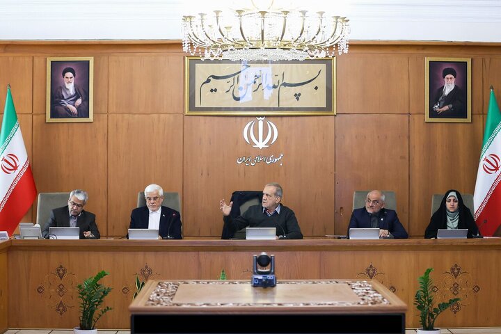 رئیس جمهور: سمت و سمت نباید مبنای دریافت حقوق باشد/ضرورت سامان دادن به عدم تطابق منابع