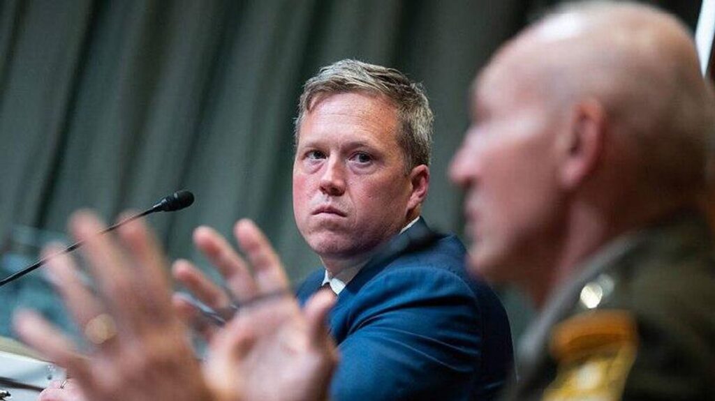 روایت فایننشال تایمز از جلسه‌ای پرتنش در کی‌یف، یک روز پس از مطرح شدن طرح ۲۸ بندی آمریکا / وزیر ارتش آمریکا گفت «باید این لعنتی را تمام کنیم؛ ارزیابی صادقانهٔ ارتش آمریکا این است که اوکراین در وضعیت بسیار بدی قرار دارد، ترامپ صلح را همین حالا می‌خواهد» / سفیران اتحادیه اروپا پیشنهاد آمریکا را پیروزی راهبردی برای روسیه توصیف کردند