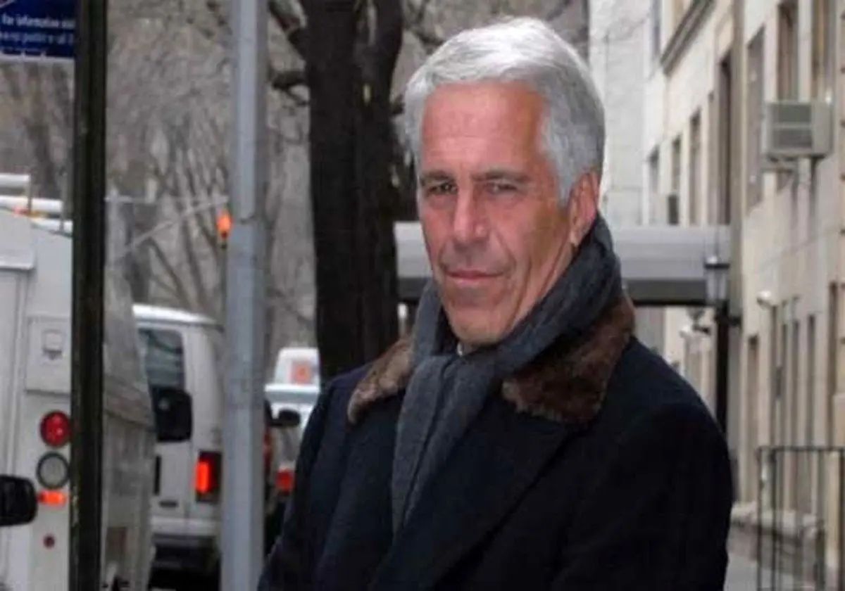 ارتباط منظم و دوستانه فیلسوف برجسته آمریکایی با «جفری اپستین» تا سال‌ها پس از محکومیت او/ به گفته «چامسکی»، آن‌ها درباره مسائل حرفه‌ای و علایق مشترک، گفت‌و‌گو‌های عمیق داشته‌اند/ این فیلسوف دریافت ۲۷۰ هزار دلار از حساب مرتبط با «اپستین» را تأیید کرده