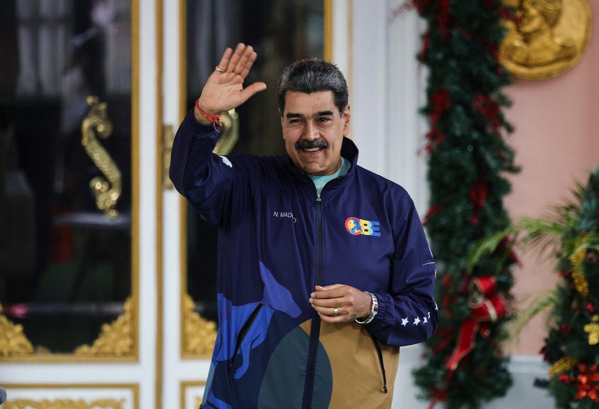 واشنگتن پست: کاخ سفید قصد دارد در روز تولد مادورو، با هواپیما در آسمان پایتخت ونزوئلا، اعلامیه پخش کند / هدف از این عملیات روانی، افزایش فشار بر مادورو برای برکناری او از قدرت است