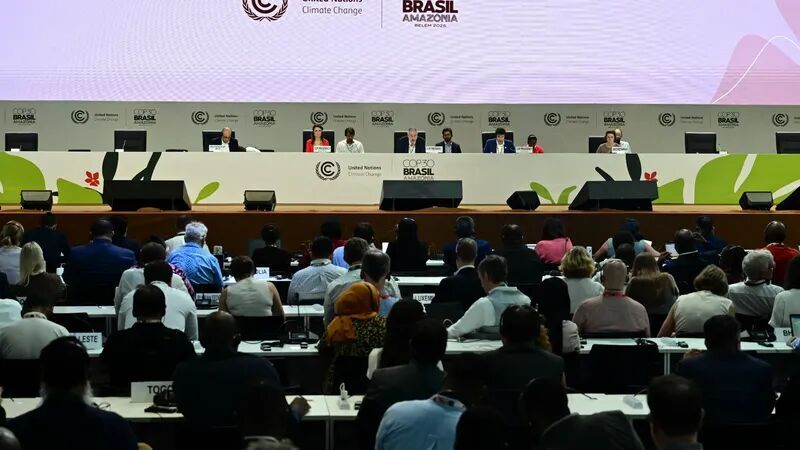 پایان پرتنش گفت‌وگوهای اقلیمی سازمان ملل /در توافق نهایی، اشارهٔ صریحی به منابع منتشرکنندهٔ CO₂ وجود ندارد