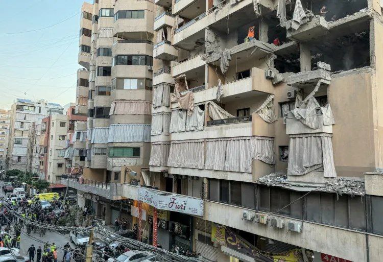 مقام ارشد حزب‌الله: همه گزینه‌ها پیرامون پاسخ به رژیم صهیونیستی برای ترور «هیثم طباطبایی»، روی میز است/ ادعای نتانیاهو: «طباطبایی» مسئول تلاش‌های حزب‌الله برای مسلح شدن مجدد بوده/ رادیو ارتش اسرائیل: ارتش تصمیم گرفته سامانه‌های دفاع موشکی را در برابر پاسخ احتمالی حزب‌الله، به حالت آماده‌باش کامل درآورد