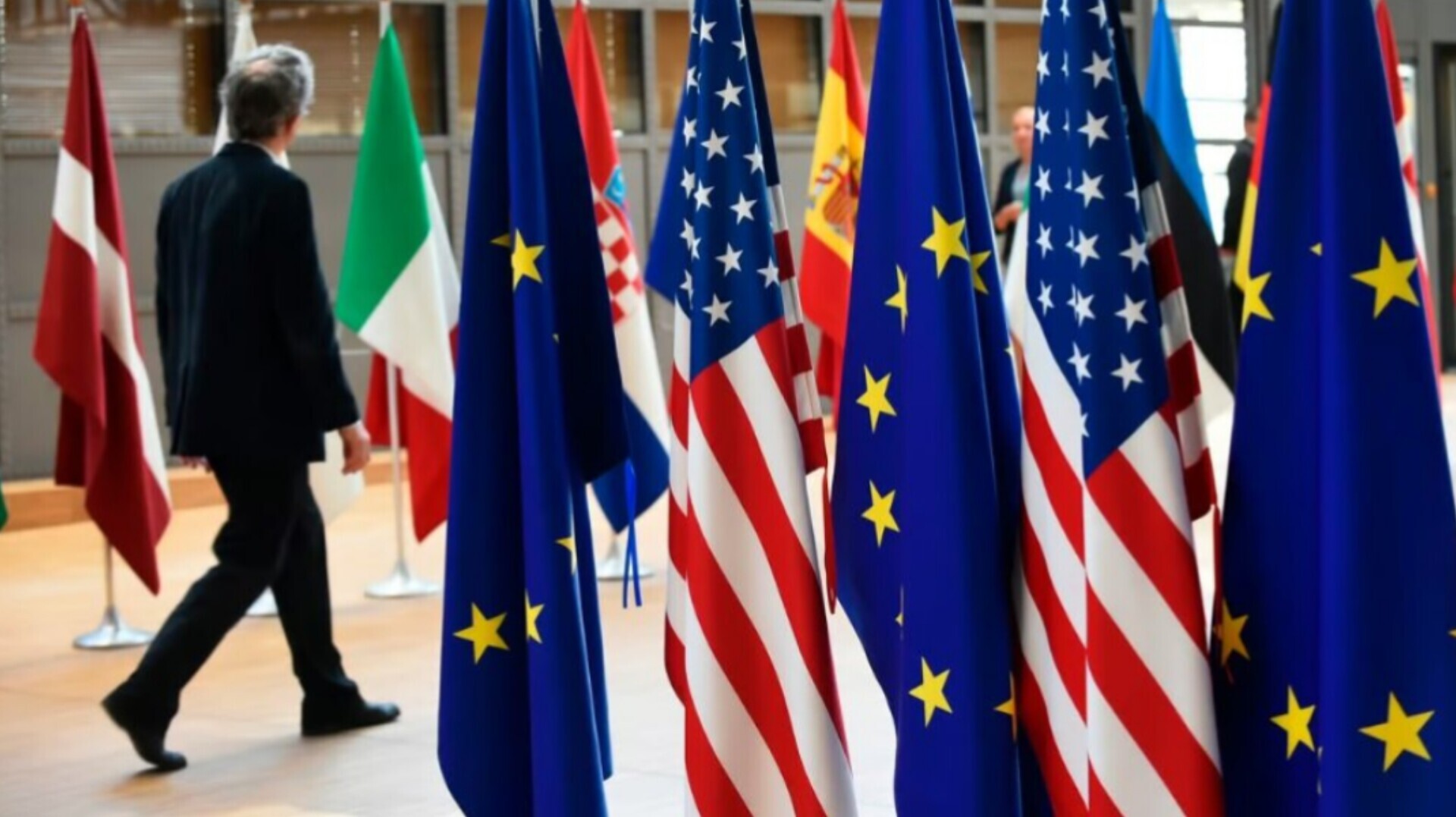 اولین سفر رسمی مذاکره‌کنندگان تجاری آمریکا به بروکسل در حین تلاش‌های دو طرف برای تعمیق روابط با چین و حل بحران اوکراین/ اتحادیه اروپا: انتظار نمی‌رود در این دیدار توافقی برای کاهش تعرفه‌های فولاد و سایر محصولات حاصل شود/ موضوع این ملاقات، ارزیابی وضعیت است