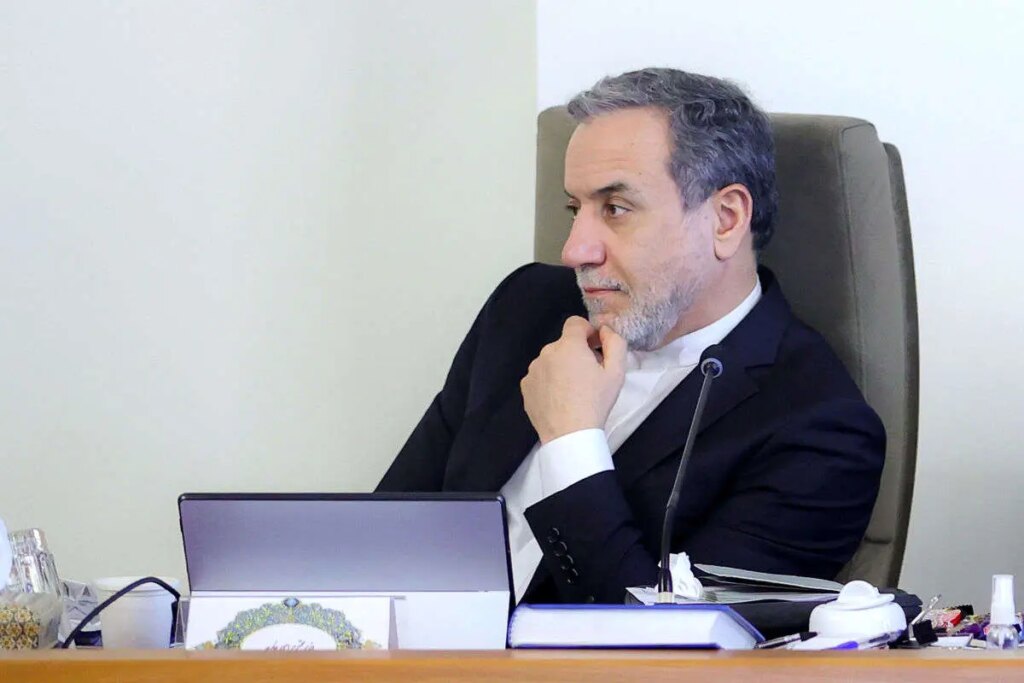 عراقچی به پاریس می رود