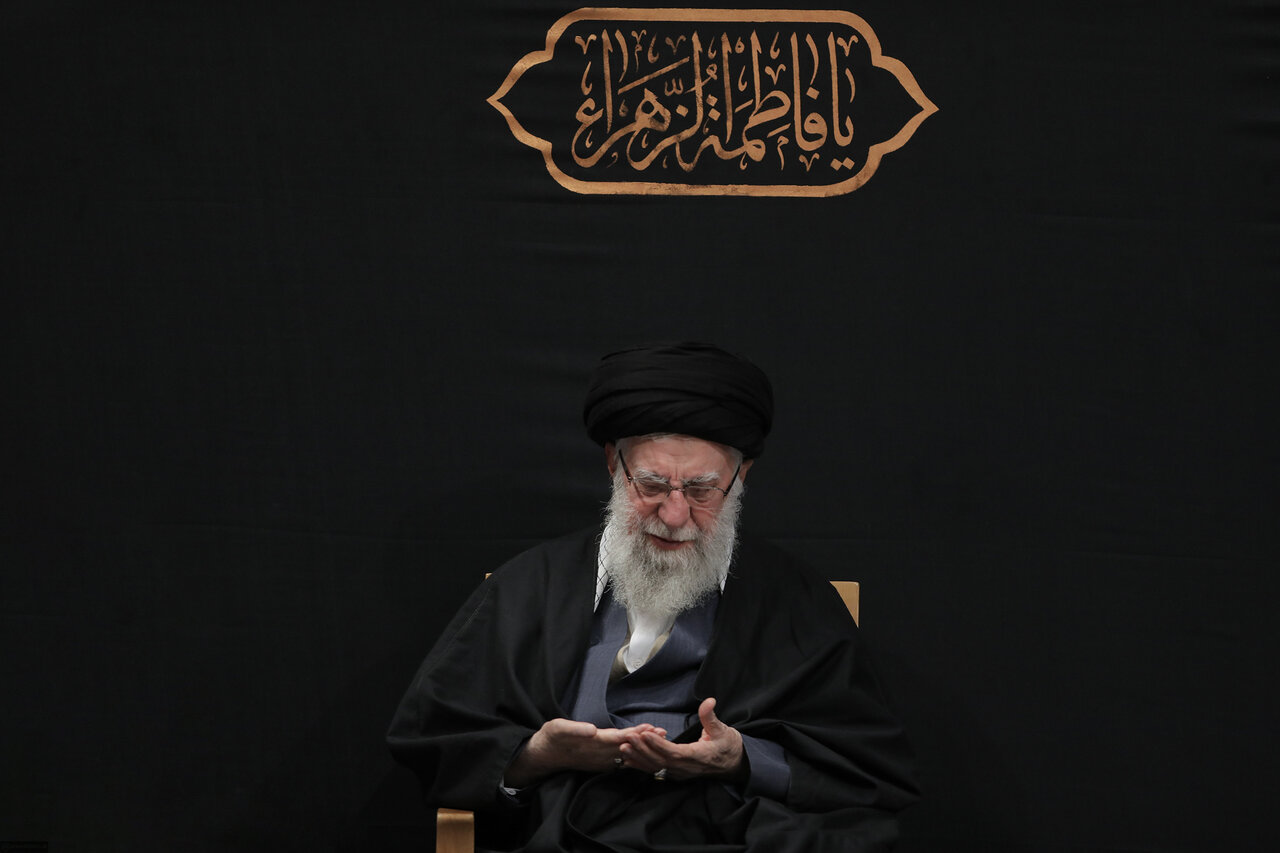 مراسم عزاداری شام شهادت حضرت زهرا(س) با حضور رهبر انقلاب