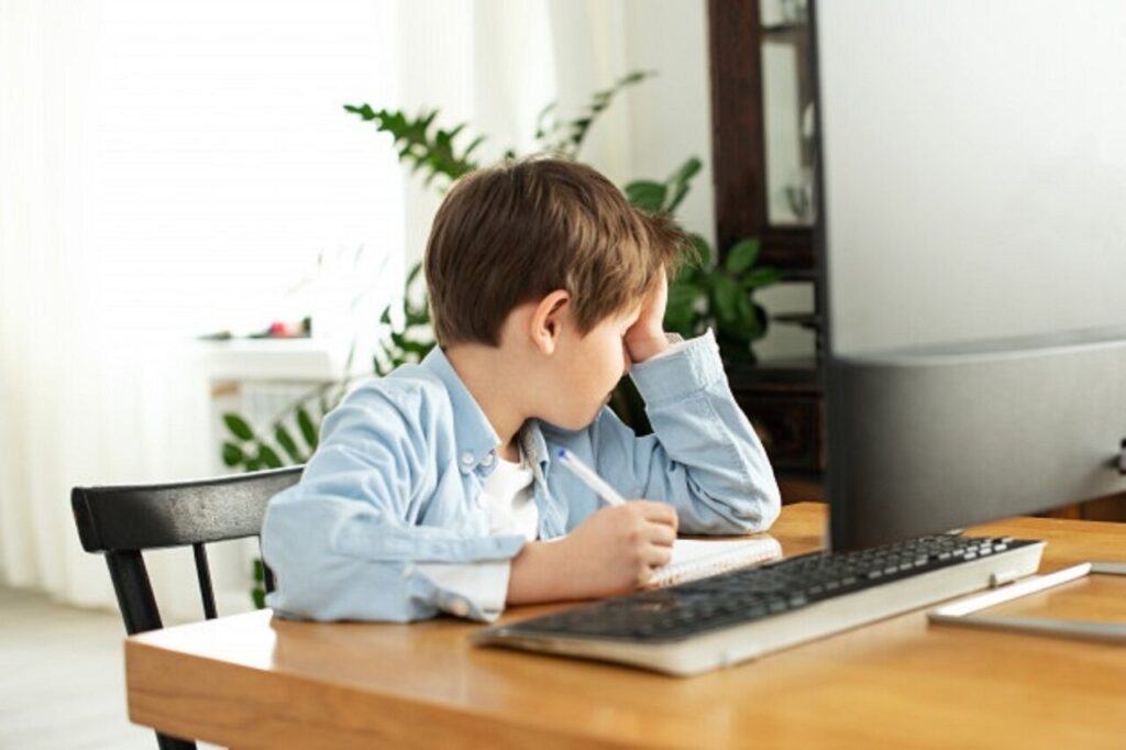 کلاس های مجازی؛ فرصتی برای یادگیری هوشمند یا آموزش ناکارآمد