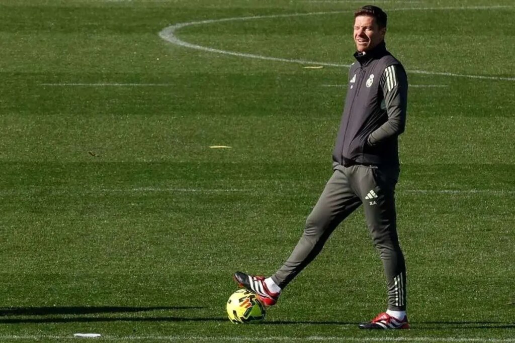 حمایت رئال مادرید از آلونسو; او هنوز رئیس است!