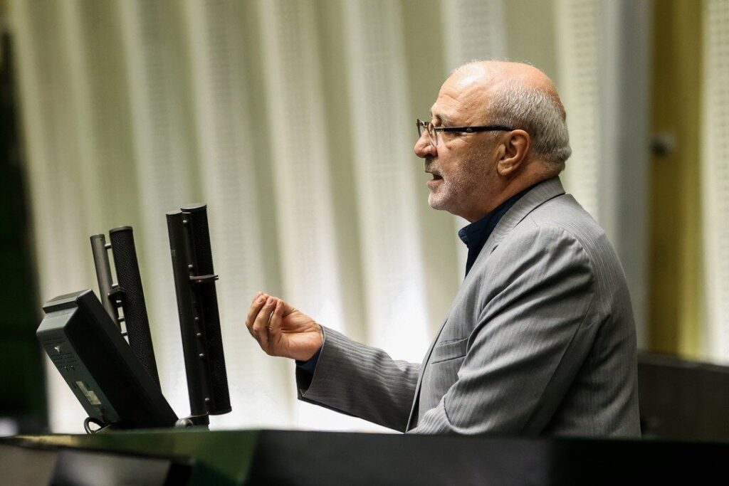 مصوبه بنزینی دولت باید در کمیسیون انطباق بررسی شود