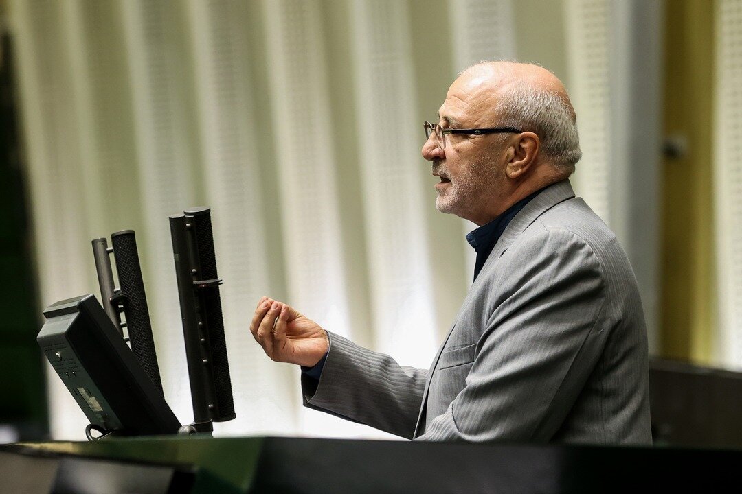 مصوبه بنزینی دولت باید در کمیسیون انطباق بررسی شود