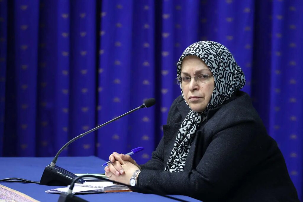 آذری منصوری: خط سفید را سفید نکنید