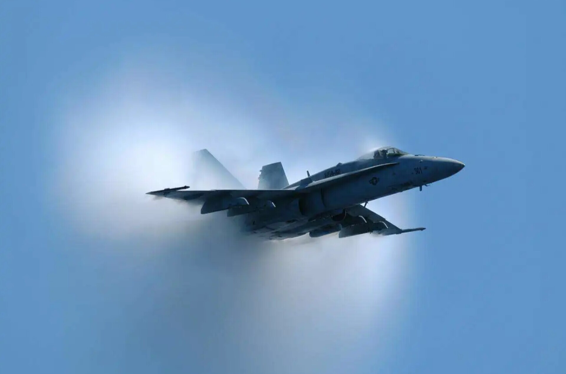 بغداد الیوم به نقل از منابع امنیتی عراقی: اخبار منتشر شده درباره پرواز هواپیماهای ناشناس در نزدیکی مرز با ایران، کاملا «نادرست» است/ صداهایی که شب گذشته شنیده شده، بخشی از فعالیت‌های هوایی معمول بوده