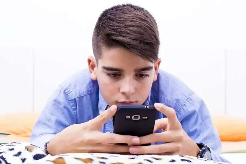 شبکه های اجتماعی را برای نوجوانان ممنوع کنید!