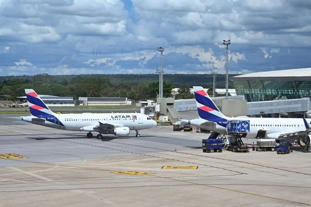 ونزوئلا مجوز خطوط هوایی را که پس از هشدار آمریکا متوقف شده بودند، لغو کرد