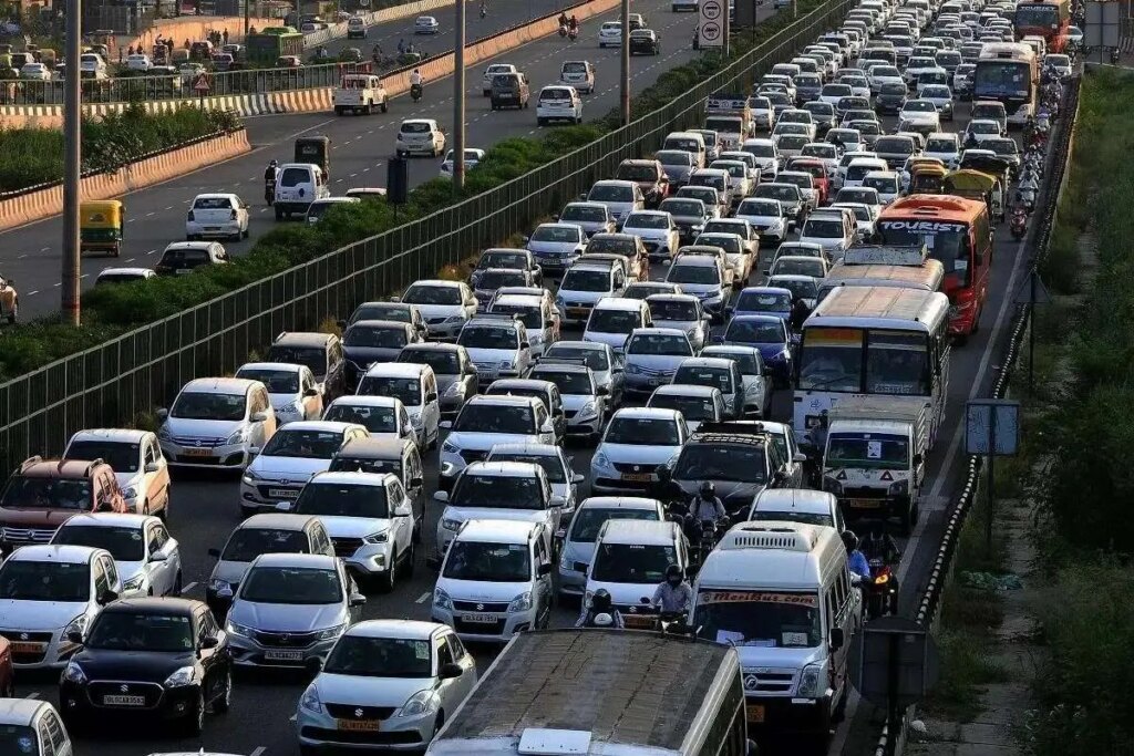 ترافیک سنگین در تمامی محورهای ورودی تهران