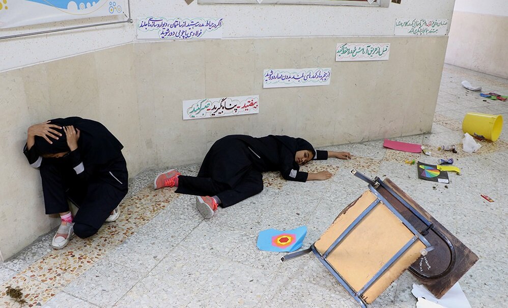 متن مانور زلزله در مانور زلزله چه کنیم و مانور زلزله چه روزی است؟ + نحوه اجرای مانور