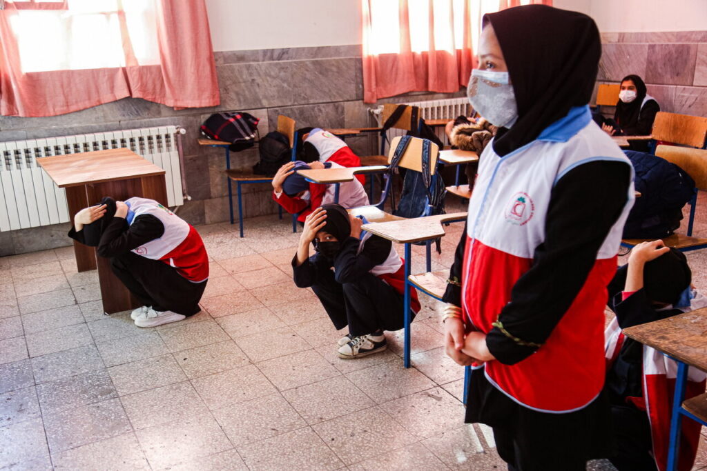 متن مانور زلزله در مانور زلزله چه کنیم و مانور زلزله چه روزی است؟ + نحوه اجرای مانور