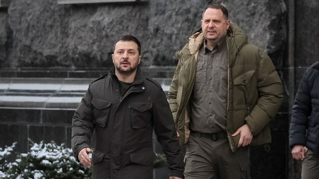 با برکناری اندری یرماک، زلنسکی هم یک مذاکره‌کننده و هم یک مجری را از دست داد / بدون حضور یرماک برای مهار سیاست داخلی، کنترل رقابت‌های قدرت در ارتش و هدایت مذاکرات صلح، ممکن است کنترل سیاسی زلنسکی تضعیف شود