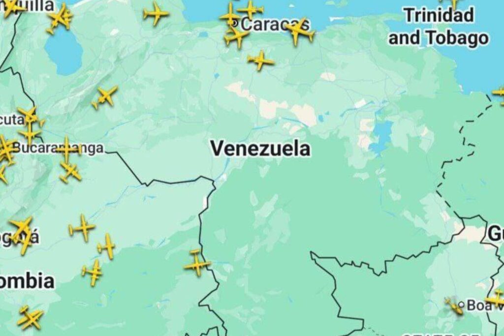 پس از اعلام ترامپ، تقریباً همه هواپیما‌های تجاری از آسمان ونزوئلا ناپدید شدند/ برخی فرودگاه‌های آمریکای لاتین پس از هشدار مستقیم آمریکا، دچار آشفتگی شدند/ بسته شدن حریم هوایی به عنوان بخشی از سیاست «فشار روانی حداکثری» ترامپ، علیه ونزوئلا است / این تحولات چه تأثیری بر روابط واشنگتن با چین و روسیه خواهد داشت؟