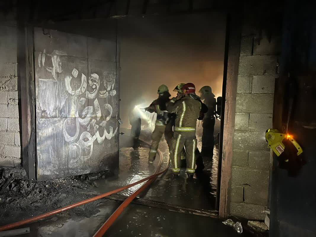 برج 20 طبقه در تهران آتش گرفت + عکس