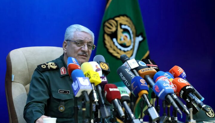 سردار طلاینیک: وزارت دفاع با تکیه بر روحیه بسیجی در حال پیشرفت است