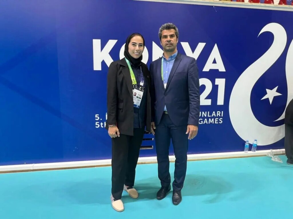 از طریق خواهرم من را می‌زنند!